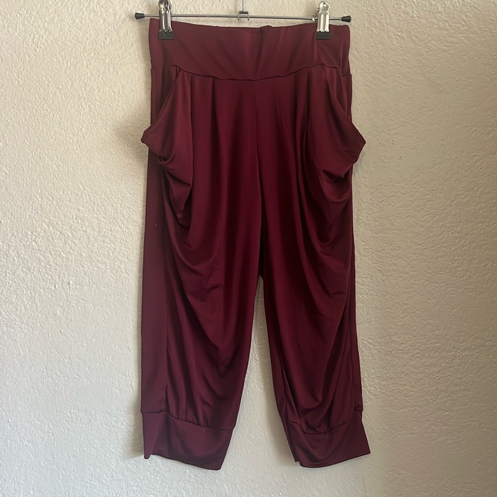 Burgundy knit capris